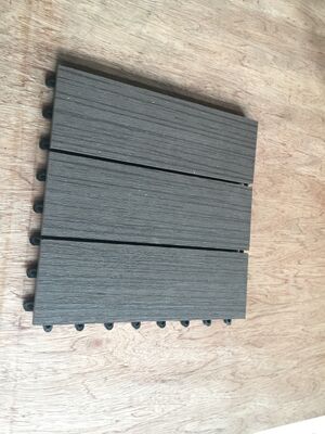 Ev Dış Mekan WPC Güverte Fayansları 30x30CM Doğal Ahşap Görünümlü Dayanıklı DIY Döşeme