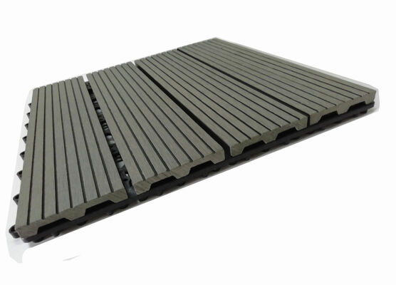 Ev Dış Mekan WPC Güverte Fayansları 30x30CM Doğal Ahşap Görünümlü Dayanıklı DIY Döşeme