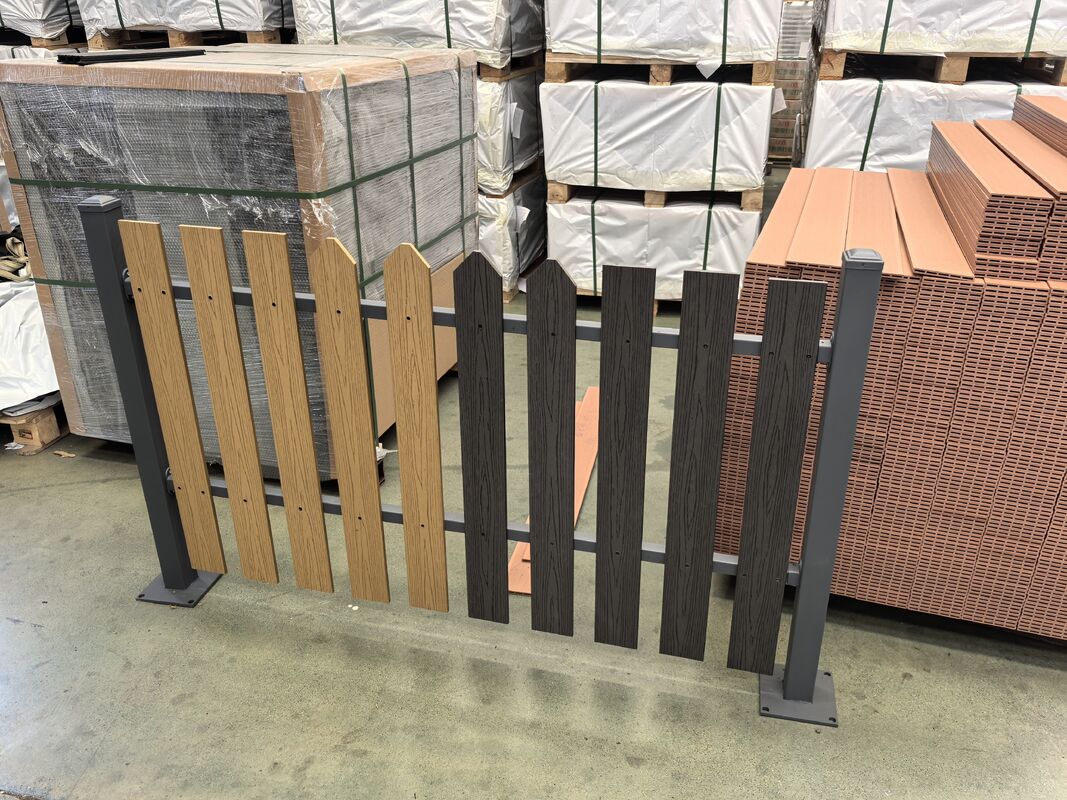 WPC Balkon Su Geçirmez Dış Mekan Zemin Sonu Kaplama WPC Kompozit Yük Paneli Sonu Süpürgelik Zemin Kaplaması WPC Güverte Sonu